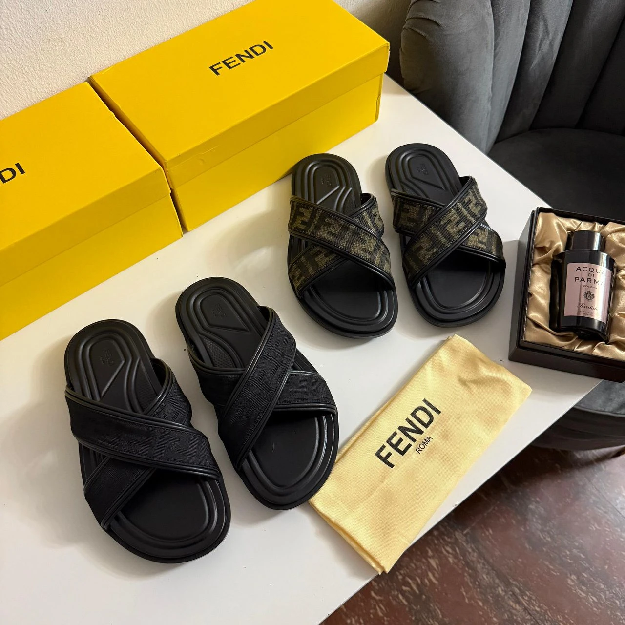 FENDI Slides in light brown/ black